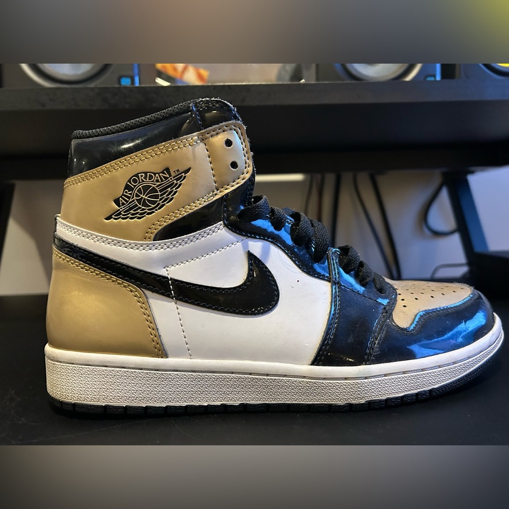 Air Jordan 1 Retro High OG NRG 'Gold Toe'
